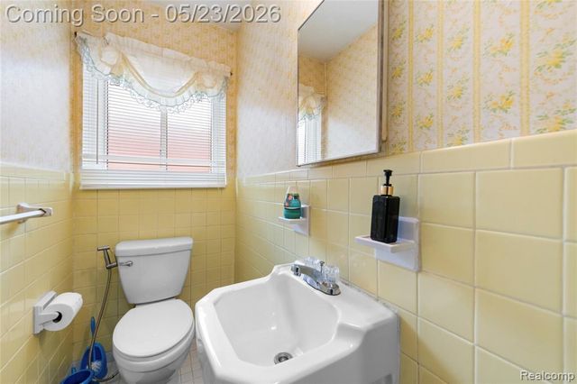 29410 Runey Drive, Warren, MI 48092