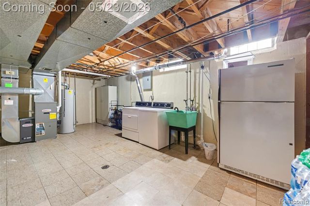 29410 Runey Drive, Warren, MI 48092