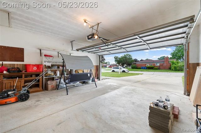 29410 Runey Drive, Warren, MI 48092