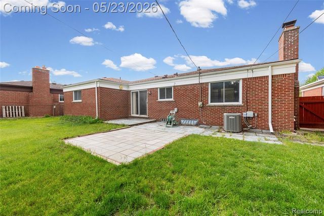 29410 Runey Drive, Warren, MI 48092