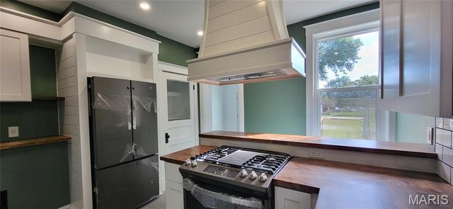 6568 Smiley Avenue, St Louis, MO 63139