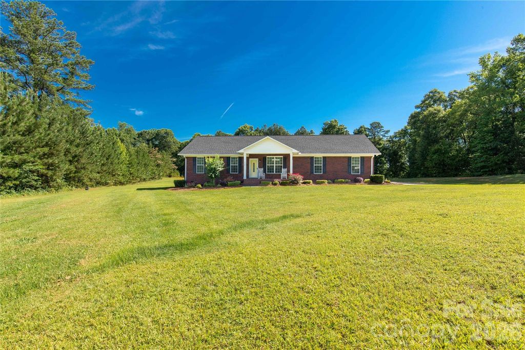 1962 Robin Drive, Lancaster, SC 29720
