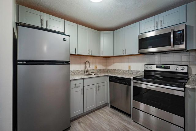 135 English Village Rd Apt 203, Manchester, NH 03102