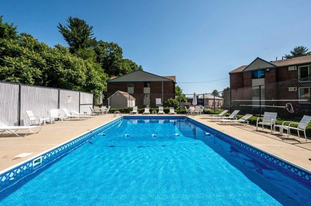 135 English Village Rd Apt 203, Manchester, NH 03102