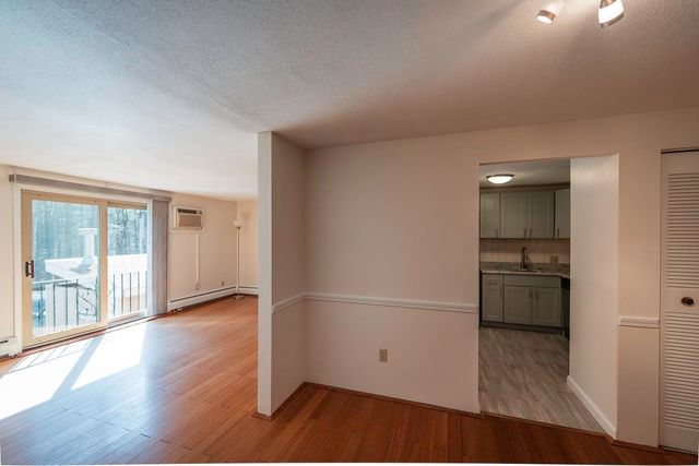 135 English Village Rd Apt 203, Manchester, NH 03102