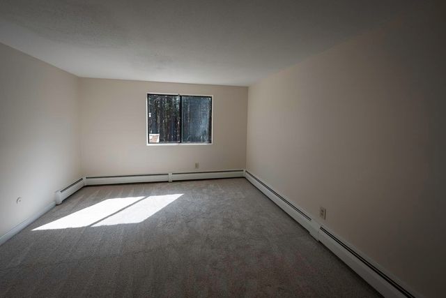 135 English Village Rd Apt 203, Manchester, NH 03102
