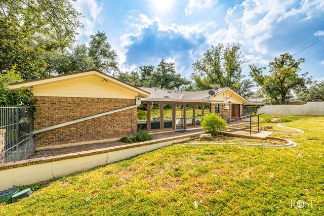 111 Manor Street, Sonora, TX 76950