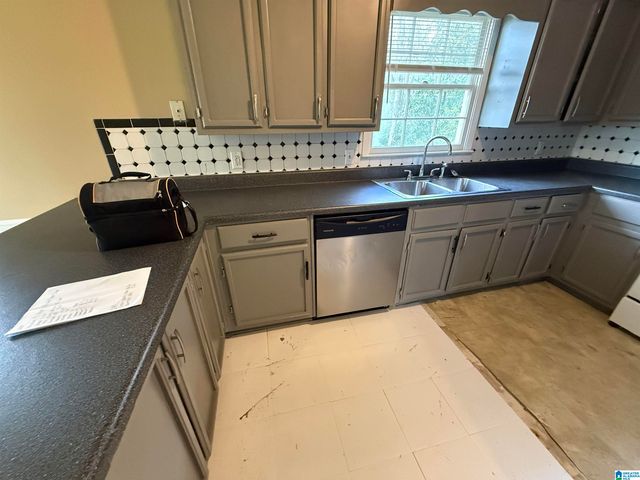 124 FOX HILL DRIVE, Center Point, AL 35215