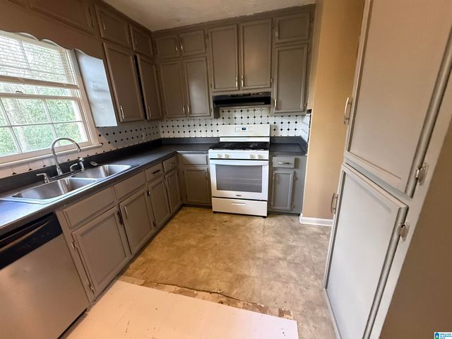 124 FOX HILL DRIVE, Center Point, AL 35215