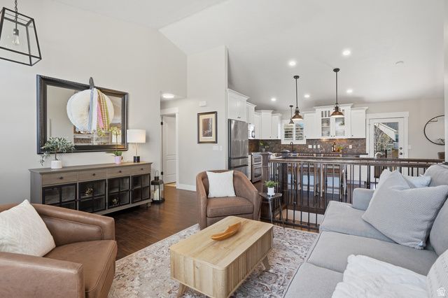 10346 S WOODGLEN CIR, Sandy, UT 84092