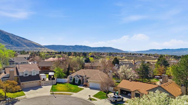 10346 S WOODGLEN CIR, Sandy, UT 84092