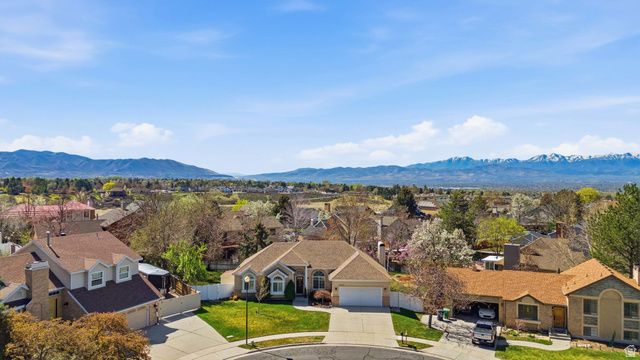 10346 S WOODGLEN CIR, Sandy, UT 84092