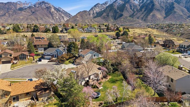 10346 S WOODGLEN CIR, Sandy, UT 84092