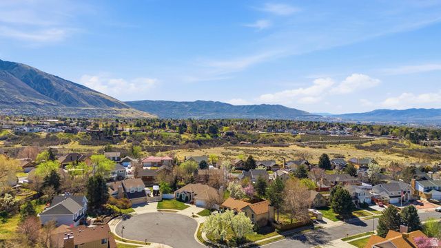 10346 S WOODGLEN CIR, Sandy, UT 84092