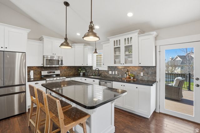 10346 S WOODGLEN CIR, Sandy, UT 84092