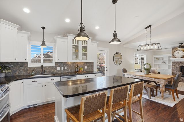 10346 S WOODGLEN CIR, Sandy, UT 84092