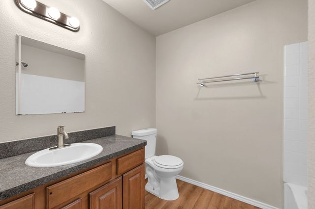 1205 E Powell Avenue, Fort Worth, TX 76104