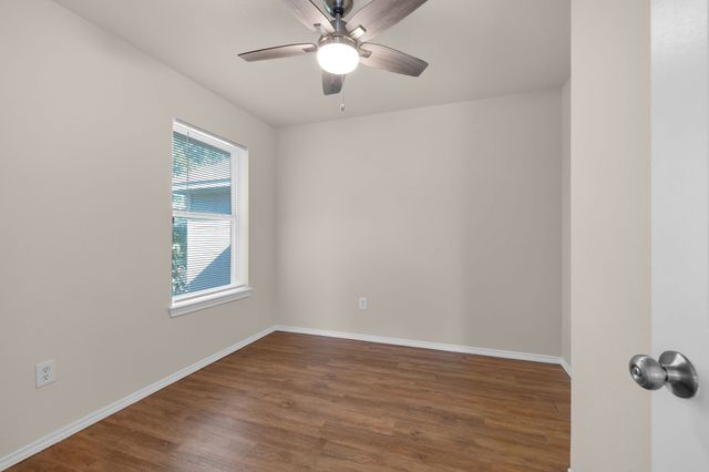 1205 E Powell Avenue, Fort Worth, TX 76104