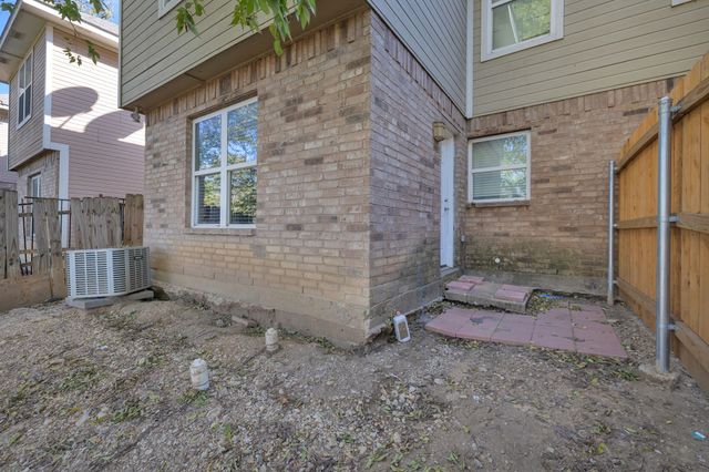 1205 E Powell Avenue, Fort Worth, TX 76104