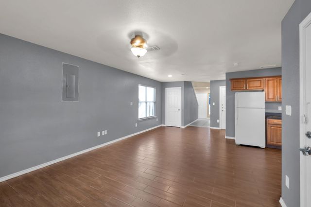 1205 E Powell Avenue, Fort Worth, TX 76104