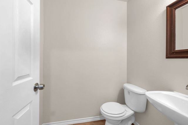 1205 E Powell Avenue, Fort Worth, TX 76104