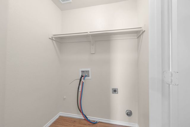 1205 E Powell Avenue, Fort Worth, TX 76104