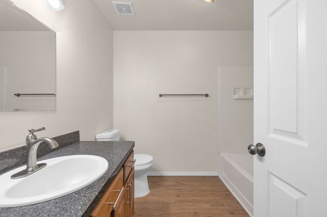 1205 E Powell Avenue, Fort Worth, TX 76104