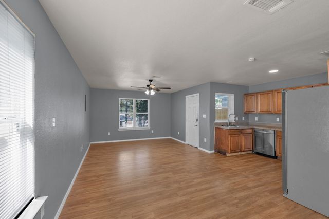 1205 E Powell Avenue, Fort Worth, TX 76104