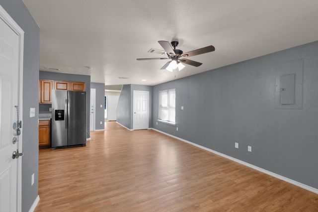 1205 E Powell Avenue, Fort Worth, TX 76104