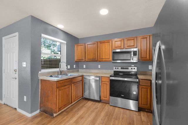 1205 E Powell Avenue, Fort Worth, TX 76104