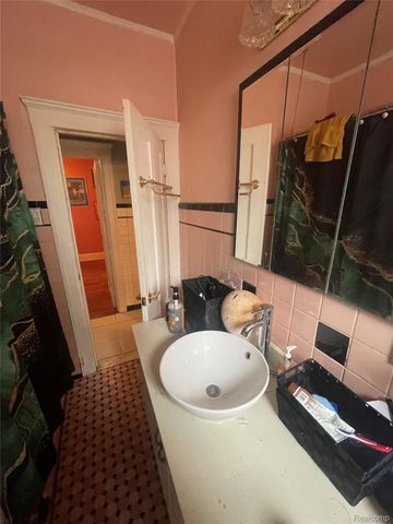 3521 Harding Street, Detroit, MI 48214