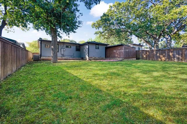 1721 Ridgewood Road, Denison, TX 75020