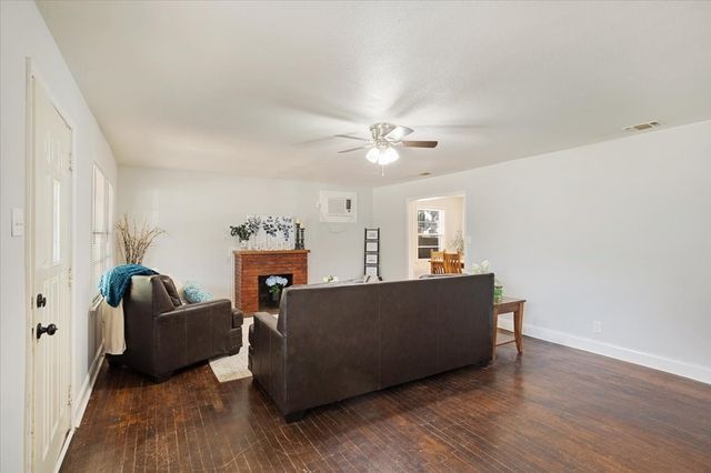 1721 Ridgewood Road, Denison, TX 75020