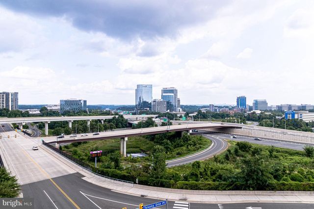 7712 LEAR RD, Mclean, VA 22102