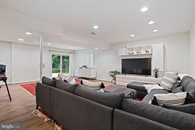 7712 LEAR RD, Mclean, VA 22102