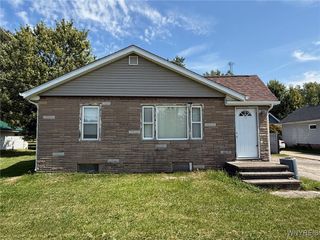 7253 Shawnee Road, Wheatfield, NY 14120