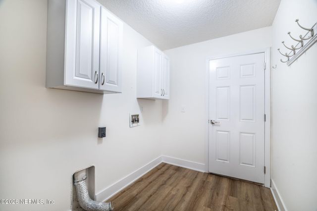 1949 WAGES Way, Jacksonville, FL 32218