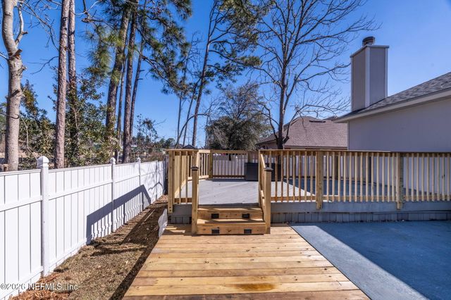 1949 WAGES Way, Jacksonville, FL 32218