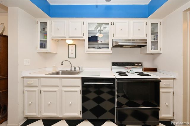 5084 Buckingham, Troy, MI 48098