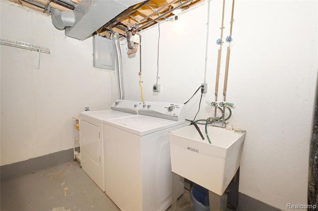 5084 Buckingham, Troy, MI 48098