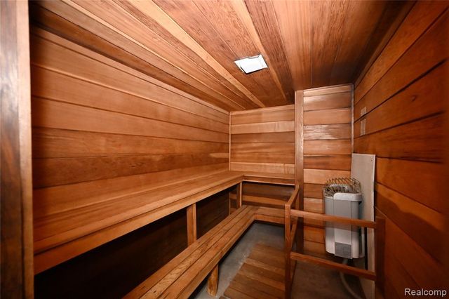 5084 Buckingham, Troy, MI 48098