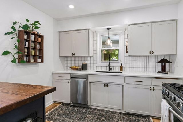 6164 Oak Knoll Drive, Woodbury, MN 55125
