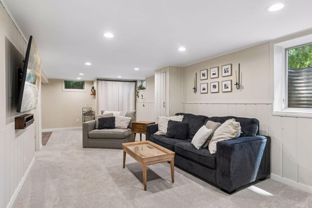 6164 Oak Knoll Drive, Woodbury, MN 55125