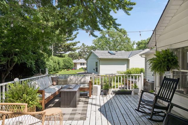 6164 Oak Knoll Drive, Woodbury, MN 55125