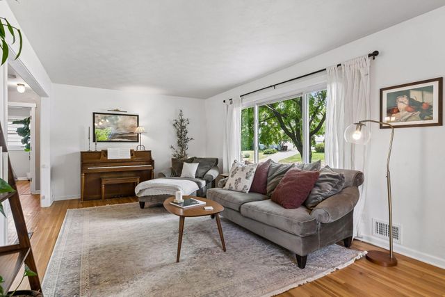 6164 Oak Knoll Drive, Woodbury, MN 55125