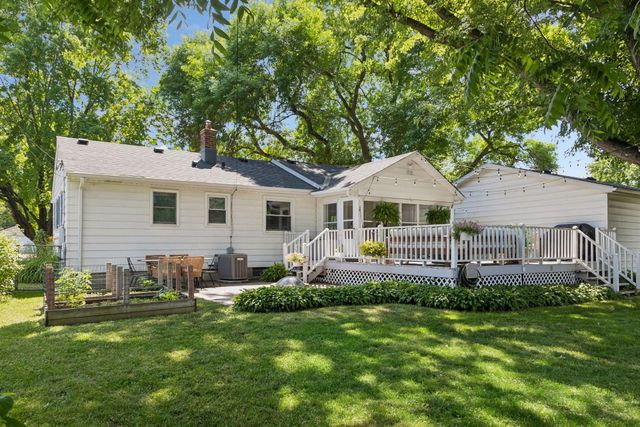 6164 Oak Knoll Drive, Woodbury, MN 55125