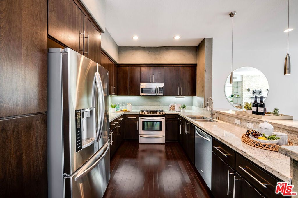 10878 Bloomfield Street 406, Toluca Lake, CA 91602 — photo 4