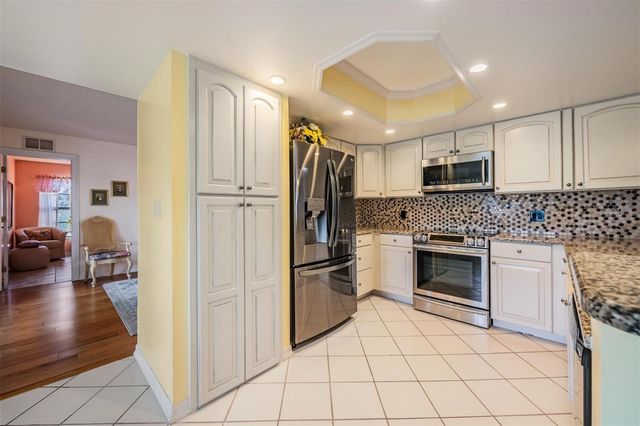 589 ALLENS RIDGE DRIVE E, Palm Harbor, FL 34683