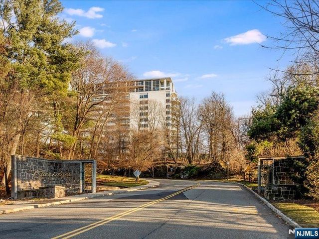 2 Claridge Drive 8IE, Verona, NJ 07044