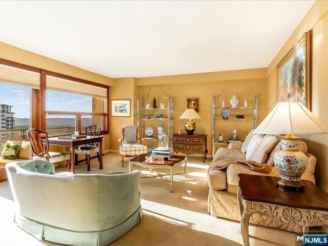 2 Claridge Drive 8IE, Verona, NJ 07044